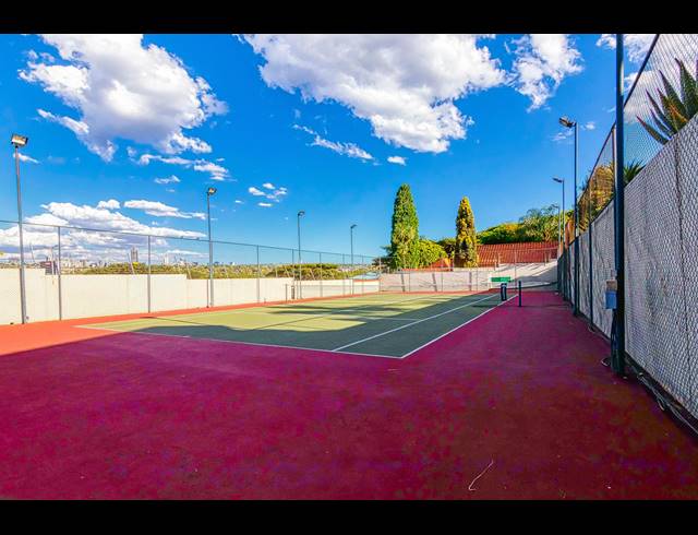 2 BEDROOM APARTMENT SOLD IN BRYANSTON